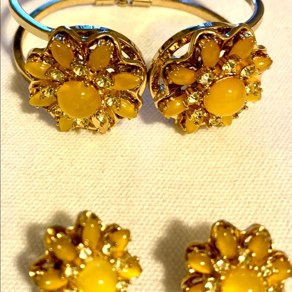 BR Floral set clasp bracelet and earrings - Picture 9 of 16